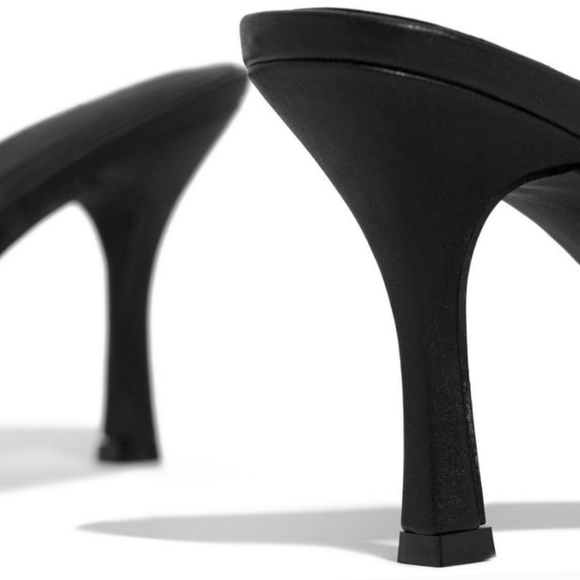 Just In Delitzia Black Heel - Picture 10 of 10